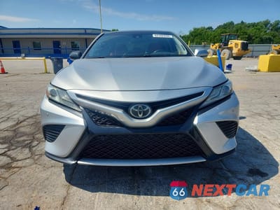 Piąte zdjęcie samochodu w środku: 2018 TOYOTA CAMRY XSE VIN:4T1B61HK8JU067129 - miniatura