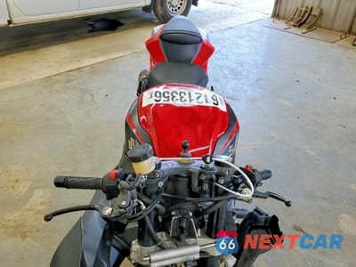 Piąte zdjęcie samochodu w środku: 2016 SUZUKI GSX-R600 VIN:JS1GN7FA8G2100087 - miniatura