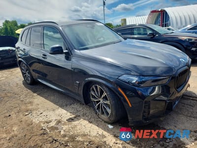Czwarte zdjęcie samochodu z boku: 2025 BMW X5 XDRIVE40I VIN:5UX23EU05S9Z30013 - miniatura
