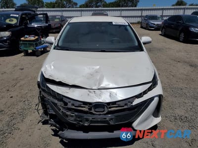 Piąte zdjęcie samochodu w środku: 2017 TOYOTA PRIUS PRIME PREMIUM VIN:JTDKARFP5H3018079 - miniatura