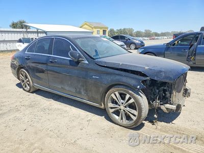 Czwarte zdjęcie samochodu z boku: 2016 MERCEDES-BENZ C 300 VIN:55SWF4JB2GU132879 - miniatura