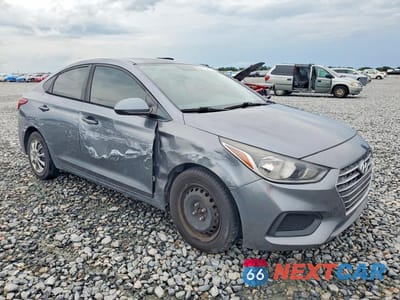 Czwarte zdjęcie samochodu z boku: 2019 HYUNDAI ACCENT SE VIN:3KPC24A39KE070355 - miniatura