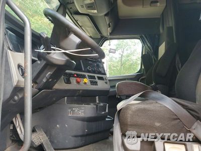 Zdjęcie 7 z 14 samochodu: 2018 FREIGHTLINER CASCADIA 126 SEMI TRUCK VIN:3AKJHHDR5JSJR0332 - miniatura
