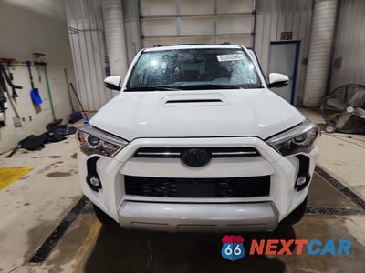 Piąte zdjęcie samochodu w środku: 2024 TOYOTA 4RUNNER TRD OFF-ROAD PREMIUM VIN:JTERU5JR6R6303618 - miniatura