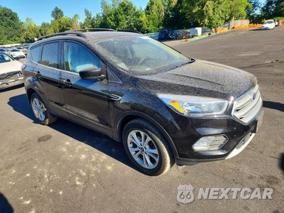 Czwarte zdjęcie samochodu z boku: 2018 FORD ESCAPE SE VIN:1FMCU9GD8JUC90038 - miniatura