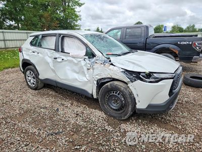 Czwarte zdjęcie samochodu z boku: 2022 TOYOTA COROLLA CROSS L VIN:7MUAAAAG9NV018915 - miniatura