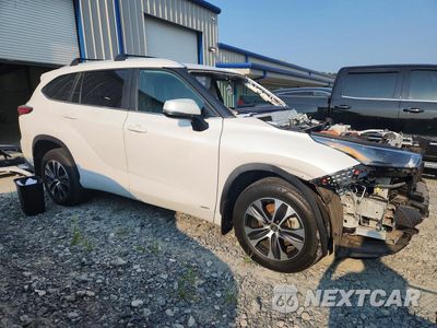 Czwarte zdjęcie samochodu z boku: 2023 TOYOTA HIGHLANDER HYBRID XLE VIN:5TDKBRCH4PS585729 - miniatura