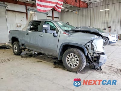Czwarte zdjęcie samochodu z boku: 2024 CHEVROLET SILVERADO K2500 HEAVY DUTY LT VIN:1GC4YNEY3RF159840 - miniatura