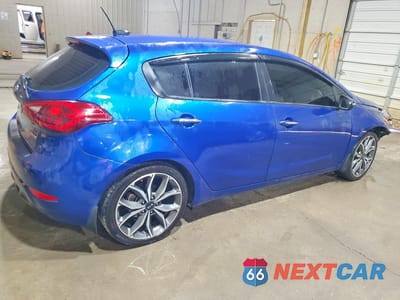 Trzecie zdjęcie samochodu z tyłu: 2017 KIA FORTE5 SX VIN:3KPFN5A39HE127043 - miniatura