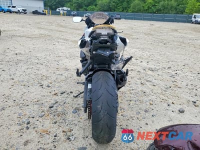Czwarte zdjęcie samochodu z boku: 2025 SUZUKI GSX-R600 K VIN:JS1GN7FA5S7101290 - miniatura