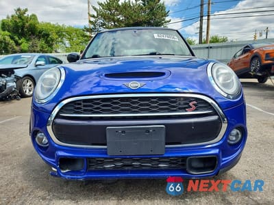 Piąte zdjęcie samochodu w środku: 2020 MINI COOPER S VIN:WMWXR5C05L2L85607 - miniatura