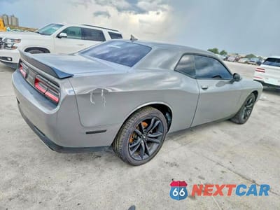 Trzecie zdjęcie samochodu z tyłu: 2018 DODGE CHALLENGER SXT VIN:2C3CDZAGXJH183622 - miniatura