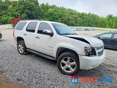Czwarte zdjęcie samochodu z boku: 2012 CHEVROLET TAHOE K1500 LT VIN:1GNSKBE09CR160568 - miniatura
