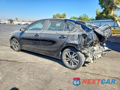 Drugie zdjęcie samochodu z przodu: 2023 KIA FORTE LXS VIN:3KPF24AD5PE629235 - miniatura