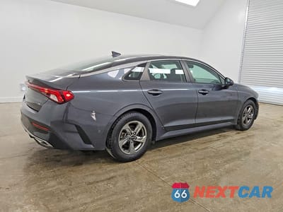 Trzecie zdjęcie samochodu z tyłu: 2021 KIA K5 LXS VIN:5XXG14J22MG002517 - miniatura