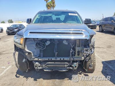 Piąte zdjęcie samochodu w środku: 2018 TOYOTA TUNDRA SR5 CREWMAX 1 VIN:5TFEY5F17JX231434 - miniatura