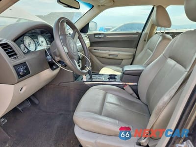 Zdjęcie 7 z 13 samochodu: 2009 CHRYSLER 300 TOURING VIN:2C3LA53V49H574712 - miniatura