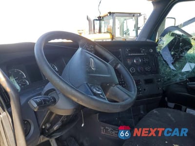 Zdjęcie 8 z 12 samochodu: 2023 FREIGHTLINER CASCADIA 126 VIN:3AKJHHDR6PSMY6565 - miniatura