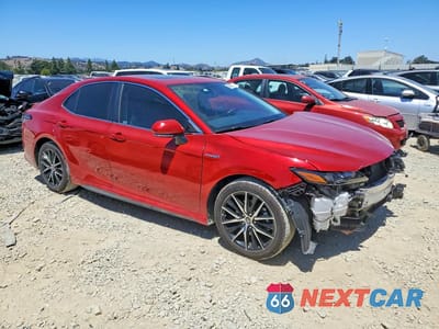 Czwarte zdjęcie samochodu z boku: 2021 TOYOTA CAMRY SE VIN:4T1S31AK4MU023264 - miniatura