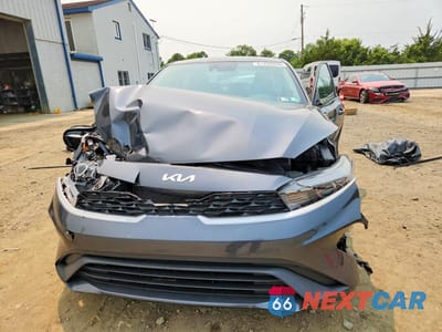 Piąte zdjęcie samochodu w środku: 2023 KIA FORTE LXS VIN:3KPF24AD9PE504089 - miniatura