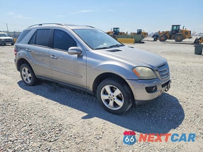Czwarte zdjęcie samochodu z boku: 2006 MERCEDES-BENZ ML 500 VIN:4JGBB75E36A059882 - miniatura