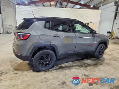 Trzecie zdjęcie samochodu z tyłu: 2024 JEEP COMPASS TRAILHAWK VIN:3C4NJDDN4RT610323 - miniatura
