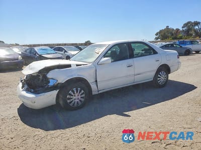 1999 TOYOTA CAMRY LE JT2BG22K7X0289606 - główne zdjęcie licytacji z USA - miniatura