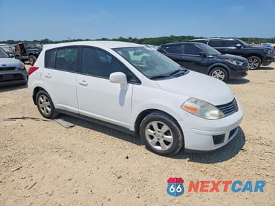 Czwarte zdjęcie samochodu z boku: 2009 NISSAN VERSA 1.8 S VIN:3N1BC13E69L367842 - miniatura