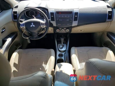 Zdjęcie 8 z 14 samochodu: 2011 MITSUBISHI OUTLANDER SE VIN:JA4AS3AWXBU017879 - miniatura