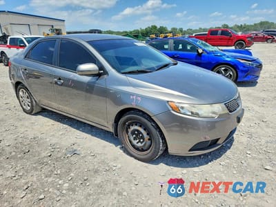 Czwarte zdjęcie samochodu z boku: 2011 KIA FORTE EX VIN:KNAFU4A2XB5457147 - miniatura