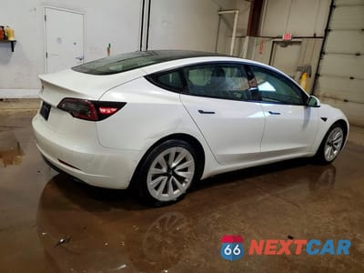 Trzecie zdjęcie samochodu z tyłu: 2022 TESLA MODEL 3 VIN:5YJ3E1EA6NF371114 - miniatura