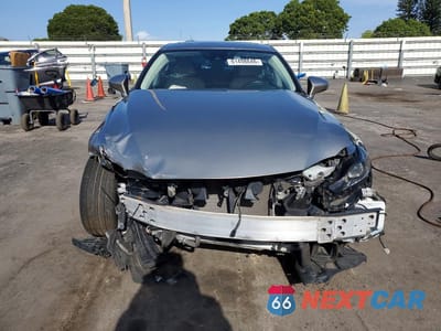 Piąte zdjęcie samochodu w środku: 2018 LEXUS IS 300 VIN:JTHBA1D21J5075669 - miniatura