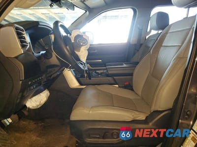Zdjęcie 7 z 12 samochodu: 2024 TOYOTA TUNDRA CREWMAX SR5 VIN:5TFLA5EC1RX032034 - miniatura