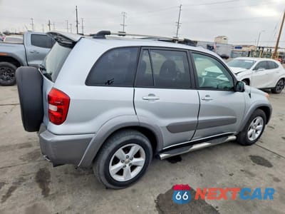 Trzecie zdjęcie samochodu z tyłu: 2004 TOYOTA RAV4 BASE VIN:JTEGD20V940003023 - miniatura