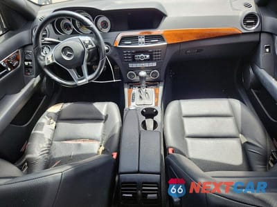 Zdjęcie 8 z 12 samochodu: 2012 MERCEDES-BENZ C 250 VIN:WDDGF4HB6CR224552 - miniatura