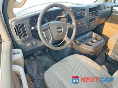 Zdjęcie 8 z 13 samochodu: 2019 CHEVROLET EXPRESS G2500 VIN:1GCWGAF1XK1254985 - miniatura