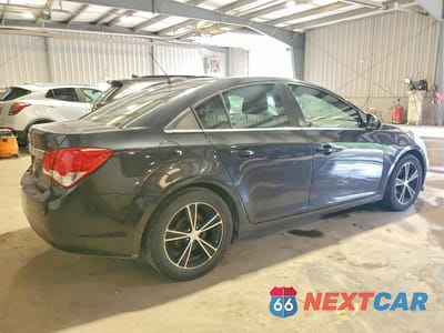 Trzecie zdjęcie samochodu z tyłu: 2016 CHEVROLET CRUZE LIMITED LT VIN:1G1PE5SB6G7149731 - miniatura