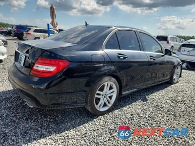 Trzecie zdjęcie samochodu z tyłu: 2012 MERCEDES-BENZ C 300 4MATIC VIN:WDDGF8BB0CF910510 - miniatura
