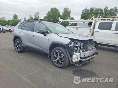 Czwarte zdjęcie samochodu z boku: 2025 TOYOTA RAV4 XSE VIN:JTMFB3FV4SD249566 - miniatura