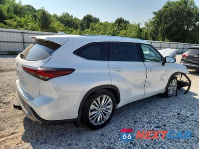 Trzecie zdjęcie samochodu z tyłu: 2025 TOYOTA HIGHLANDER PLATINUM VIN:5TDKDRBH9SS580255 - miniatura