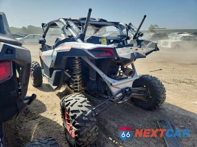 Trzecie zdjęcie samochodu z tyłu: 2020 CAN-AM MAVERICK X3 UTILITY VEHICLE VIN:3JBVXAV40LK002253 - miniatura