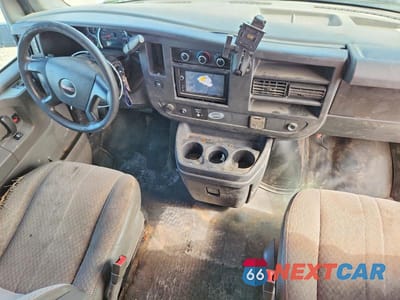 Zdjęcie 8 z 13 samochodu: 2015 GMC SAVANA G2500 VIN:1GTW7FCF7F1249942 - miniatura