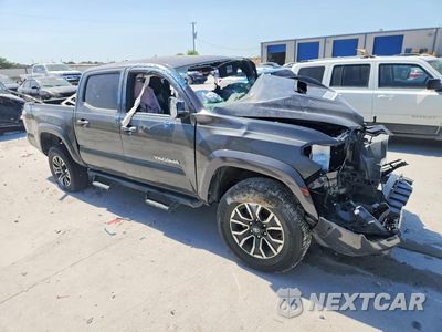 Czwarte zdjęcie samochodu z boku: 2020 TOYOTA TACOMA TRD SPORT VIN:3TMAZ5CN2LM136727 - miniatura