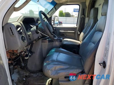 Zdjęcie 7 z 12 samochodu: 2013 FORD ECONOLINE E350 SUPER DUTY CUTAWAY VAN VIN:1FDWE3FL8DDB27068 - miniatura