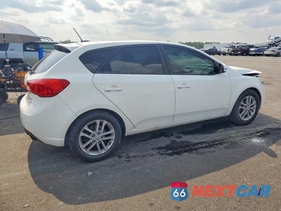 Trzecie zdjęcie samochodu z tyłu: 2012 KIA FORTE5 EX VIN:KNAFU5A27C5635197 - miniatura