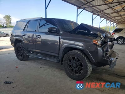 Czwarte zdjęcie samochodu z boku: 2017 TOYOTA 4RUNNER SR5 VIN:JTEBU5JR2H5455028 - miniatura