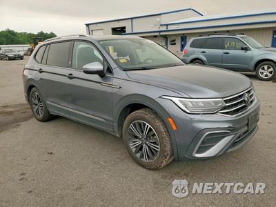 Czwarte zdjęcie samochodu z boku: 2024 VOLKSWAGEN TIGUAN WOLFSBURG VIN:3VVAB7AX2RM233828 - miniatura