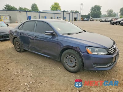 Czwarte zdjęcie samochodu z boku: 2013 VOLKSWAGEN PASSAT S VIN:1VWAP7A35DC078213 - miniatura