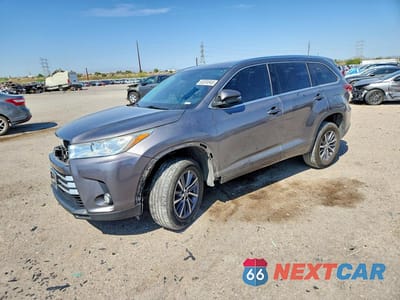 2018 TOYOTA HIGHLANDER XLE 5TDKZRFH4JS258715 - główne zdjęcie licytacji z USA - miniatura