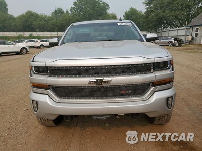 Piąte zdjęcie samochodu w środku: 2018 CHEVROLET SILVERADO K1500 LT VIN:3GCUKRECXJG114927 - miniatura